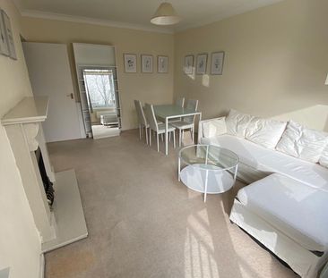 1 Bed Flat, Trevithick House, SW8 - Photo 2