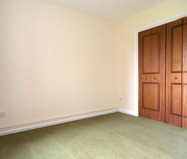 2 bedroom ground floor flat to rent - Photo 2