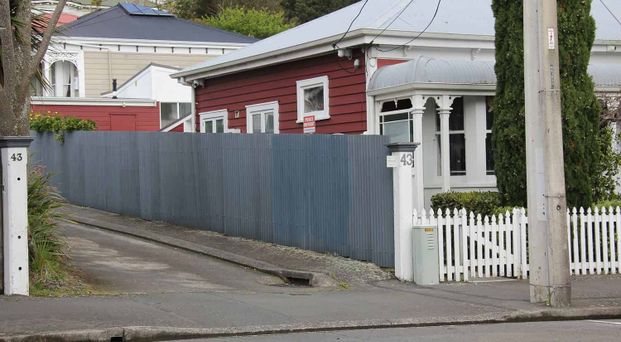 Modern Character Villa in Mt Victoria – Central - Photo 1