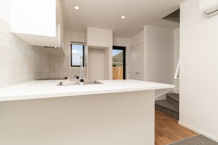 Brand swanky new two bedroomed townhouse - Photo 4