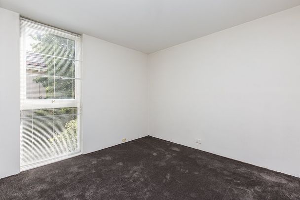 PERFECT LOCATION ONE BEDROOM APARTMENT ON MATHOURA! - Photo 1