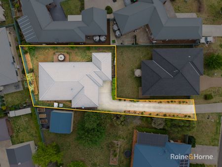 Spacious Family Home in a Quiet North Armidale Cul-de-Sac - Photo 5