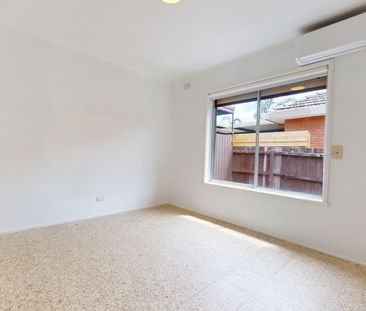 HUGE FAMILY HOME IN EXCELLENT LOCATION - Photo 6