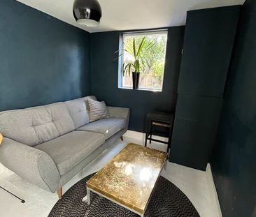 2 Bed Flat, Worsley Road, E11 - Photo 1