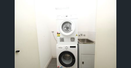 Furnished One Master Room in Pacific Square Maroubra - Photo 2