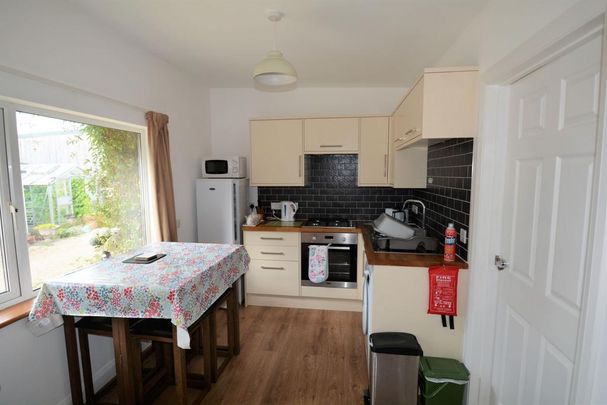 2 bedroom bungalow to rent - Photo 1