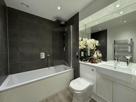 Fairfield Avenue, Staines, Surrey, TW18 - Photo 4