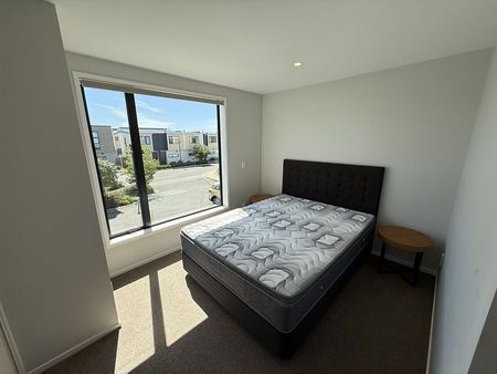 Perfectly situated in the vibrant area of Papatoet - Photo 4