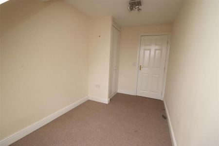 4 bedroom terraced house to rent - Photo 4