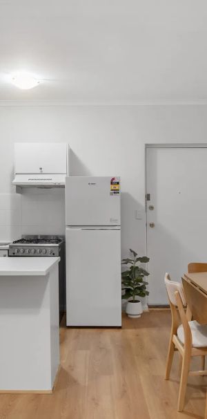 Light-Filled Apartment in Prime South Yarra Location - Photo 1