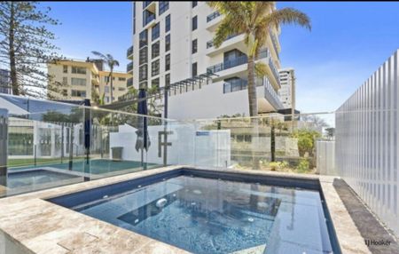 FULLY FURNISHED THREE BEDROOM BEACHFRONT APARTMENT - Photo 3