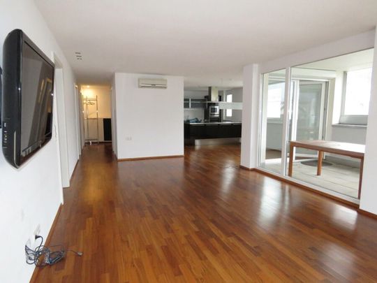 Großzügige helle Vier-Zimmer-Penthouse-Wohnung, mit großer Sonnenterrasse und zwei Bädern in Feldkirch - Photo 1