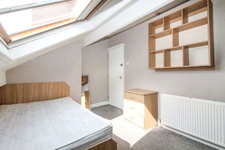 6 bedroom terraced house to rent - Photo 3