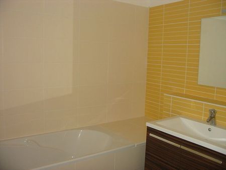 Location Appartement 2 pièces 40m² ST DENIS 97400 - Photo 5