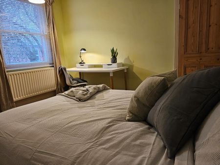 4 bedroom semi-detached house to rent - Photo 5