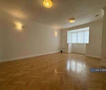 4 bedroom detached house to rent - Photo 2