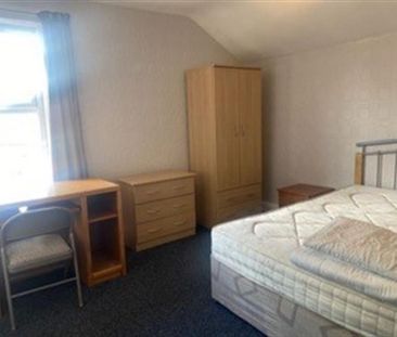 8 Bedroom Semi Detached To Let - Photo 3