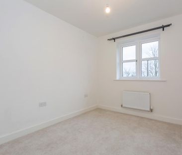 3 bedroom semi-detached house to rent - Photo 4