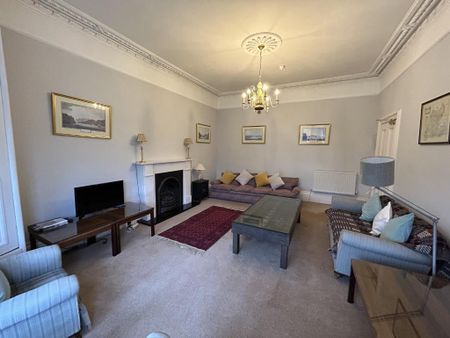 4 bedroom flat to rent - Photo 2