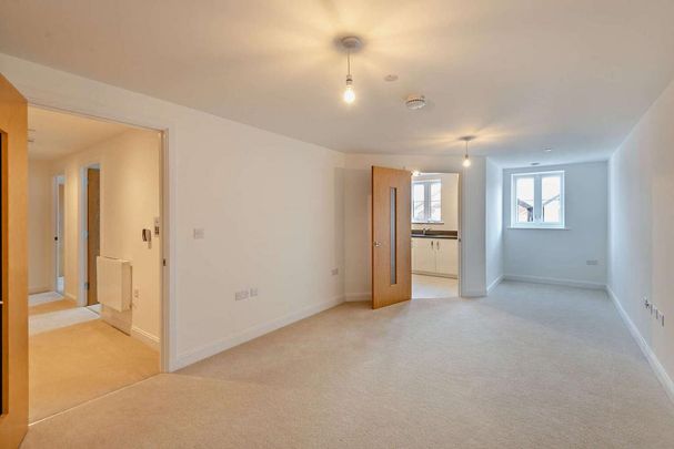 2 bedroom retirement property to rent - Photo 1