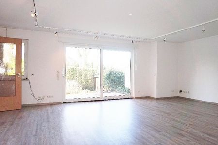 Schöne Wohnung mit eigenem Garten und Doppelgarage in Essen-Bredeney! - Photo 3