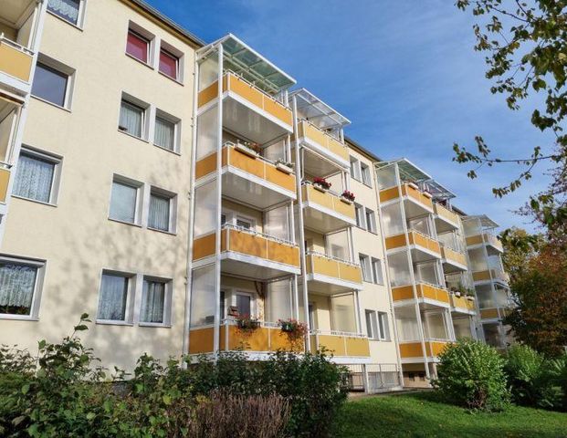 Schöne 2-Raumwohnung mit Balkon mit Blick ins Grüne - Photo 1