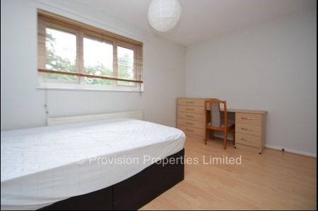 2 Bedroom Rentals in Leeds - Photo 3