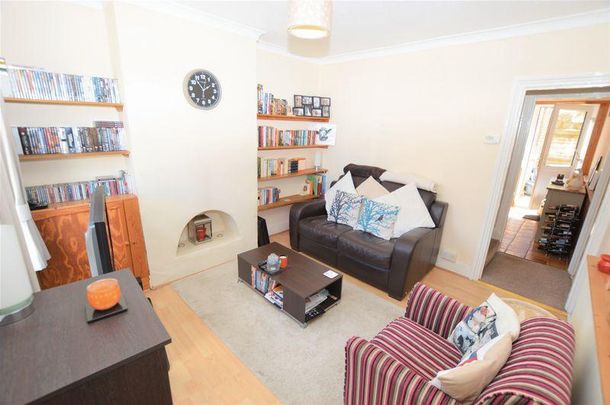 2 bedroom terraced house to rent - Photo 1