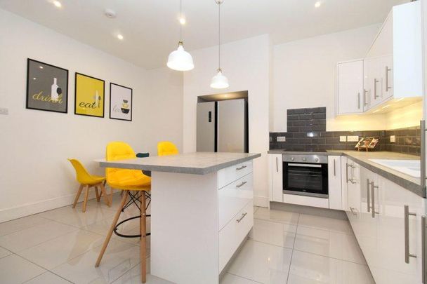 4 bedroom terraced house to rent - Photo 1