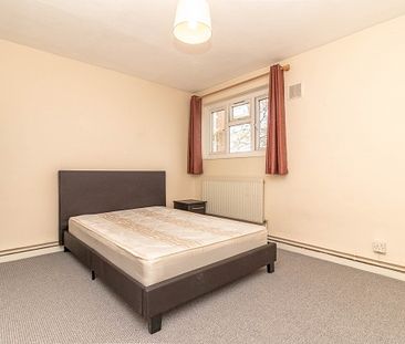 Recently refurbished 3 bedroom flat in Old Street - Photo 5