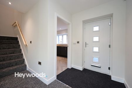4 bed detached house to rent in Churnet Valley Road, Kingsley Holt, Stoke-on-Trent, Staffordshire - Photo 3