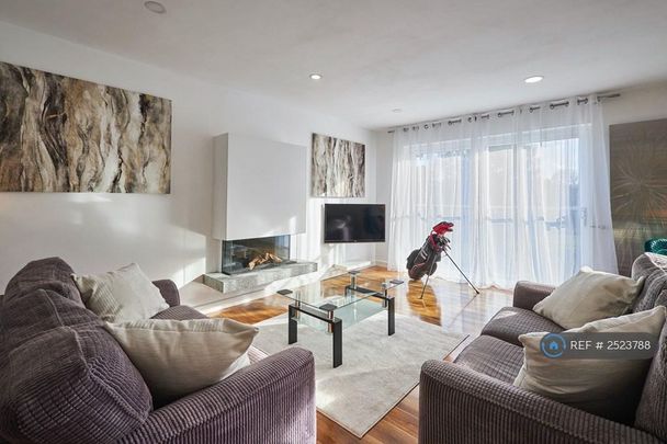 2 bedroom penthouse to rent - Photo 1