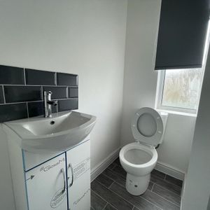 1 bed house share to rent in Nairne Street, Burnley, BB11 - Photo 2