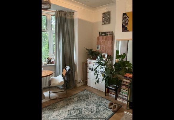 Studio Flat, Baytree Road, SW2 - Photo 1