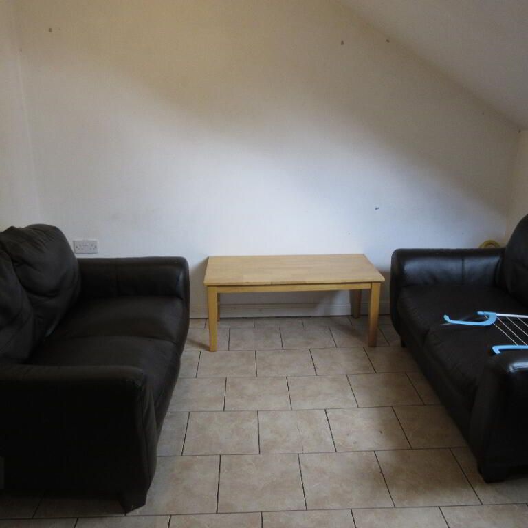 Upstairs Apartment, 16C Rugby Avenue, Queens Quarter, Belfast, BT7 1RG - Photo 1