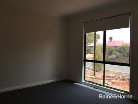 12 Finniss Street, Roxby Downs, SA 5725 - Photo 4