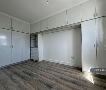 4 bedroom detached house to rent - Photo 1