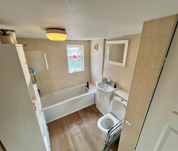 3 bedroom terraced house to rent - Photo 6