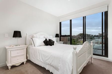 404/2 Tweed Street, Hawthorn VIC 3122 - Photo 3