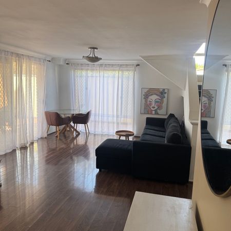 Scarborough - Photo 4