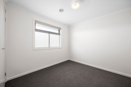 4 Webb Street, Mambourin. - Photo 3