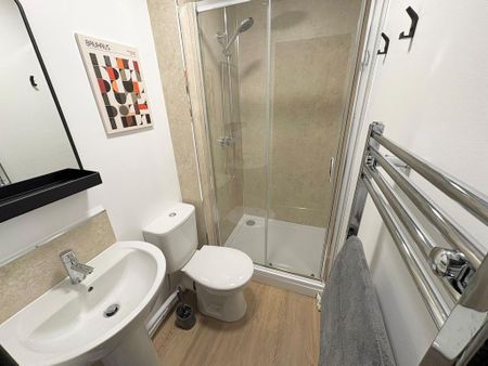 1 bedroom in a house share to rent - Photo 4