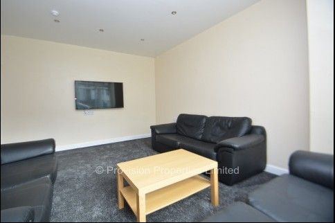 8 Bedroom Student Accommodation Leeds - Photo 1