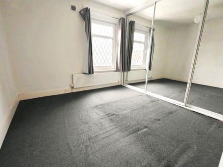 2 bedroom end of terrace house to rent - Photo 2