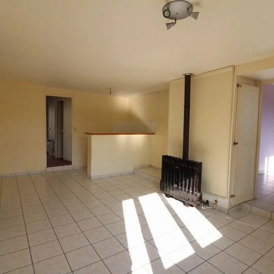 Location Appartement 2 pièces 45m² ST PIERRE LE MOUTIER 58240 - Photo 1