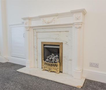 2 bedroom end of terrace house to rent - Photo 3