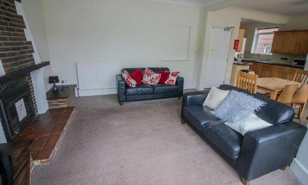 Bedroom Detached House In Winton, BH9 - Photo 1