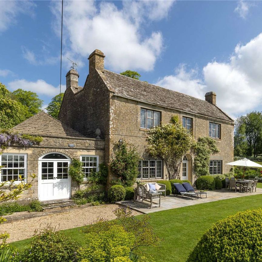 A beautiful, characterful property located in the heart of an idyllic Cotswold village - Photo 1