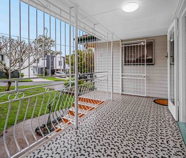 Spacious Family Home in Quiet Stafford Heights Cul-de-Sac! - Photo 5