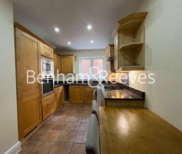 Eastbury Avenue, Northwood, HA6 - Photo 2
